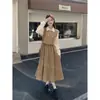 Vestido negro de dos piezas con efecto ilusión para mujer, de longitud media, nuevo para principios de otoño 2026, entallado a la cintura, adelgazante, estilo Hepburn, vestido tipo camisa