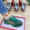 Sapatos femininos de cintura fina 2026 primavera novo estilo camada única sola grossa casuais sapatos de pai tênis de couro para estudantes sapatos esportivos femininos