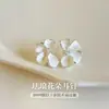 Pendientes de botón de plata pura S999 con flor de esmalte, con un ambiente fresco y suave, joyería de oreja versátil de nicho, nuevo modelo de verano 2026