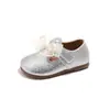 Outono 2026 Novo Sapato Princesa Infantil Sapatos Individuais de Solado Macio para Crianças Pequenas Sapato de Couro Fashion com Laço de Renda