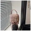 2026 Nuevo Bolso de un solo hombro Bolso tipo cubo Bolso cruzado personalizado para mujer Bolso pequeño de cadena con diseño de nicho moderno Bolso de mujer