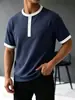Camisa henley de punto gofre retro europea y americana para hombre de Amazon, con ribete de color contrastante, cuello redondo abotonado, transpirable, camiseta de manga corta con hombros caídos