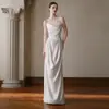 Vestido de Casamento Leve de Cetim Estilo Francês, Design Exclusivo Sem Alças com Toque de Luxo, Simples Vestido Branco Longo para Noivado