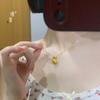 Tienda de oro Jin Yan con colgante de gato Kitty con lazo de oro de arena collar cadena para clavícula de mujer diseño de alto valor
