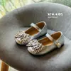Nuevos zapatos cuadrados de principios de otoño 2026 para niños, elegantes y versátiles, con pedrería y perlas,zapatitos de piel estilo princesa para niñas