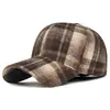 Nueva gorra de béisbol de lana a cuadros de felpa estilo coreano para otoño e invierno, gorra de pico suave de espiga versátil para ventas transfronterizas