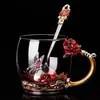 Vaso de cristal decorado con esmalte de rosa estilo europeo, una pieza creativa y decorativa para uso doméstico, perfecto como regalo del Día de San Valentín, una copa para servir bebidas o un vaso de agua