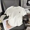 116, 117, Camiseta de Manga Corta Estilo Europeo con Estampado de Logo de Pony y Hombros Normales, Nuevo Diseño Ajustado Fruncido 2026
