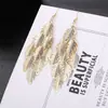 Moda Transfronteriza Europea y Americana, Varios Pendientes Largos Metálicos de Borla Exagerada de Estilo Moderno con Elementos Populares, Venta al por Mayor