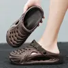 Sapatos Furados Masculinos 2026 Verão Chinelos de Praia para Exterior EVA Antiderrapante Resistente a Odores Secagem Rápida Sandálias Dropshipping