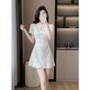 Elegante Vestido Qipao em Jacquard para Mulheres Baixas, Vestido Modernizado em Novo Estilo Chinês com Design de Linha A que Marca a Cintura, Adequado para Noivados