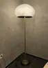 Sofá de sala de estar de mediados de siglo moderno con lámpara de pie de diseño creativo, estudio estilo Zen, dormitorio, sala de té y lámpara decorativa de mesa