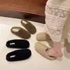 Sapatos femininos de meia-arrasto para bico interno chinelos de pelo chinelos de lã de cordeiro aquecidos para usar ao ar livre outono e inverno novo estilo com veludo extra sola reta 2026