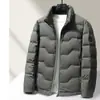Chaqueta de plumón para hombre 2026 Otoño/Invierno Tejida Cuello alto Cremallera Versión Estándar Nacional 90% plumón Juvenil Negocios Cálido Abrigo Corto