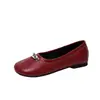 Mocassins Retro de Solado Reto com Bico Dividido Pata de Porco Femininos 2026 Estilo Coreano Simples Nicho Baixo Sapatos de Dirigir Delicados Femininos Verão Outono