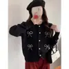 Suéter de punto con botón de lazo de cuentas vintage, nuevo producto de invierno, estilo de Hong Kong, tejido elegante de cuello redondo, versátil para usar en capas