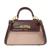 La popular bolsa de mujer de este año, modelo nuevo 2024, es el bolso Kelly para ir al trabajo con textura mate para otoño e invierno, un bolso pequeño cuadrado para hombro y cruzado.