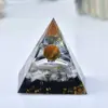 Fábrica de artesanías para decoración de escritorio de oficina en casa con grava de pirámide de cristal de resina epoxi de comercio exterior transfronterizo