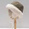 Chapéu de Balde Quente Versátil Outono e Inverno Feminino com Proteção para Orelhas Chapéu de Pescador Mongol Afina o Rosto à Prova de Frio Chapéu de Balde Peludo Espessado à Prova de Vento