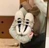 Sapatos Mary Jane baixos de pelúcia estilo delicado para mulheres, sapatos peludos versáteis de inverno com tira cruzada plana, sapatilhas estilo preppy