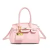Elegante bolsa pequena de um ombro para mulheres, nova bolsa transversal versátil primavera/verão 2026, bolsa de mão requintada, moderna e da moda