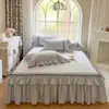 Faldón de cama acolchado estilo princesa pieza única modelo nuevo 2025 encaje sábana bajera protector de colchón cubierta de cama engrosada cubierta antipolvo