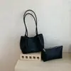 Bolsa feminina de grande capacidade, nova de 2026 estilo coreano de verão, bolsa de ombro de luxo leve de nicho para trabalho e deslocamento, bolsa de ombro