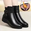 Botas Femininas de Algodão em Couro Macio 2026 Novo Estilo de Inverno Botas Forradas com Lã Botas Femininas Curtas Sola Macia Antiderrapante Sapatos de Algodão para Meia-Idade e Idosos