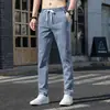 Jeans Masculino Slim Fit Stretch de Outono 2026 de Alta Qualidade de Hong Kong, Calças Casuais Longas Masculinas, Calças Masculinas Frescas de Seda de Gelo