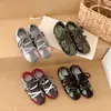 Zapatillas de entrenamiento alemanas de color block retro para mujer, nuevo modelo de otoño 2026, con hebilla de cinturón, suela gruesa, zapatillas deportivas casual versátiles, zapatos cómodos para mujer