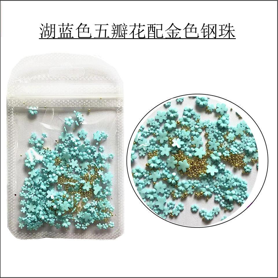 湖蓝色花朵配金色钢珠
