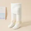 Medias forradas de forro polar para niñas de otoño e invierno, leggings de bebé cálidos de color liso, calcetines versátiles de una sola pieza con ribete de encaje