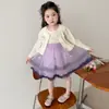 Vestido de Malla Morado para Niña 2026 Nuevo Estilo Abrigo con Adorno de Encaje de Punto Morado Conjunto de Dos Piezas para Niños Moderno y Versátil