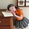 Conjunto de Duas Peças para Meninas: Camiseta de Manga Curta com Laço e Saia Xadrez Estilo Doce e Estiloso Bebê Ins