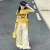 Conjunto de Verão para Meninas 2026 Novo Estilo Crianças Médias e Grandes Verão Estiloso Celebridade da Internet Blusa de Manga Curta Calça Casual Conjunto de Duas Peças Tendência
