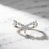 Anillo Tonglin de estilo europeo y americano, nuevo, de lujo, ligero, de plata de ley s925, elegante y moderno, con forma de V y forma geométrica.