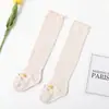 Meias de bebê, meias de cano alto para primavera e outono para meninos e meninas, bebês recém-nascidos, corte solto que não aperta as pernas, cor sólida, meias longas fofas com desenho animado