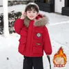 Parka de Algodão para Meninos Outono e Inverno 2025 Novo Estilo Moda Inverno para Bebês Meninos Roupa Externa Grossa com Forro de Lã Infantil