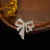 Broche de Lazo de Alta Gama Japonés y Coreano Aleación Pin de Diamante Ropa de Mujer Corsage Versátil Elegante Joyería Hebilla para Bufanda de Seda
