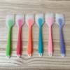 En stock de fábrica tamaño pequeño raspador de silicona semipermeable integrado espátula para hornear pasteles cuchillo raspador de crema herramientas para hornear