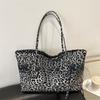 Bolso de hombro portátil, informal, sencillo y a la moda, de gran capacidad, estilo europeo y americano, con estampado de leopardo retro.