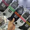 Novas Meias de Malha Xadrez Preto e Branco de Cano Médio para Homens e Mulheres, Moda Estudantil College Esportes Algodão, Cores Sólidas, Tendência Primavera e Verão, Disponíveis Agora