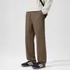 Colección nueva 2026: Pantalones ligeros, elegantes y casuales para el trayecto urbano, con un diseño minimalista y moderno de corte recto, que encarnan una estética "old money".