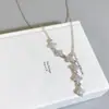 Elegante y lujoso collar de trébol de seis hojas estilo coreano para mujer, cadena para la clavícula con borla moderna y versátil, accesorio transfronterizo más vendido