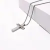 Venda quente transfronteiriça colar de aço inoxidável masculino letra simples quarto elétrico duas cores cruz pingente joias de aço titânio atacado