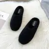 Novedad Otoño e Invierno 2025 Estilo Baotou Zapatos Planos de Medio Arrastre Zapatillas Peludas de Celebridad de Internet para Mujeres Zapatos Planos Perezosos Tipo Mula Zapatos de Algodón
