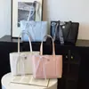 Bolsa Tote Grande de Cruzamento Nova Doce e Simples 2025 Nova Bolsa de Ombro Casual e Fofa em Relevo