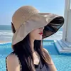 Sombrero de Sol de Vinilo Negro con Lazo para Mujer Sombrero de Paja Calado Protección UV Ala Ancha Sombrero de Protección Solar Hace que la Cara Parezca Más Pequeña