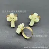 Venta Directa de Fábrica Tendencia Europea y Americana Elegante Piedra Natural Retro Cruz Simple Colgante Incrustado
