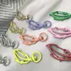 Llavero con Forma de Pluma de Metal Electrochapado con Proceso de Pintura Colgante Accesorio Colgante DIY Hecho a Mano con Movimiento de Resorte